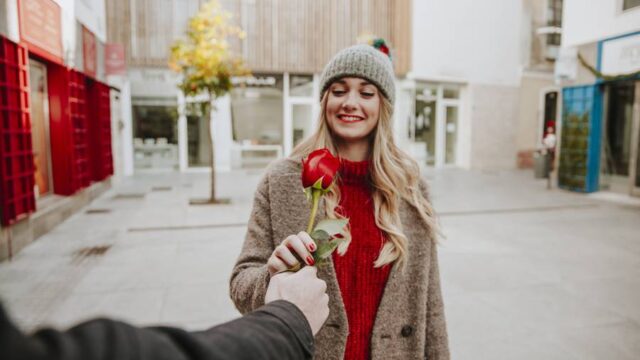 نشانه هایی که یک زن عاشق شده است + علامت دوست داشتن زن