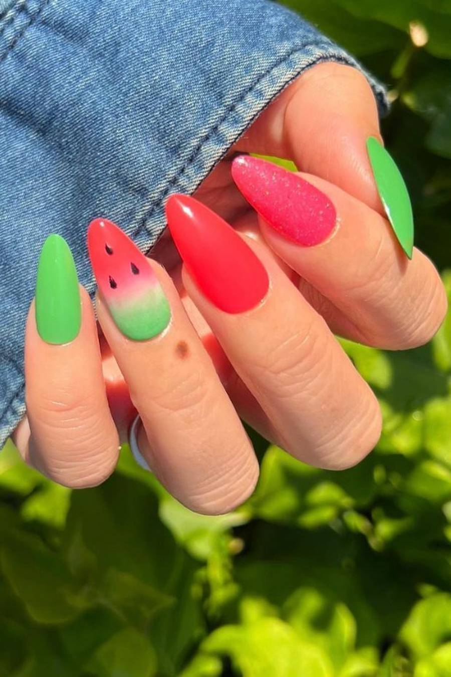 مدل ناخن هندوانه ای خاص
