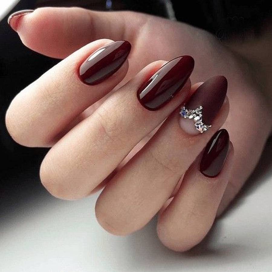 کاشت ناخن زرشکی اکلیلی