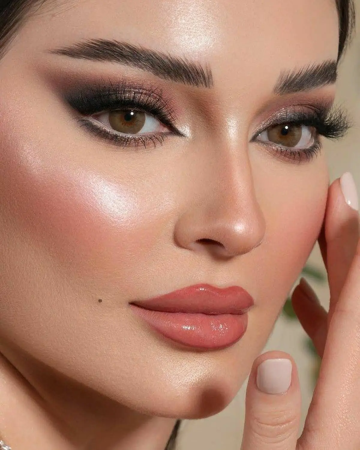 مدل آرایش لایت دخترانه شیک