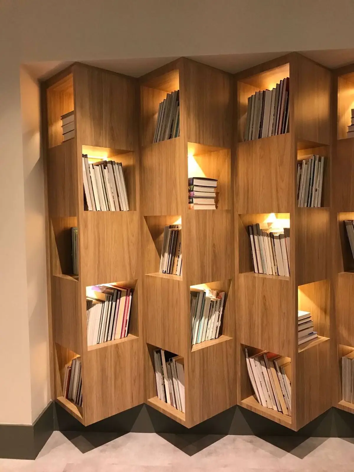 شلف کتاب مدرن