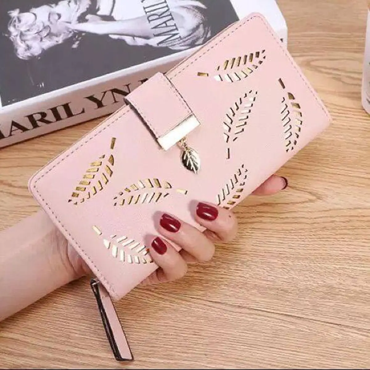 کیف پول زنانه به انگلیسی 