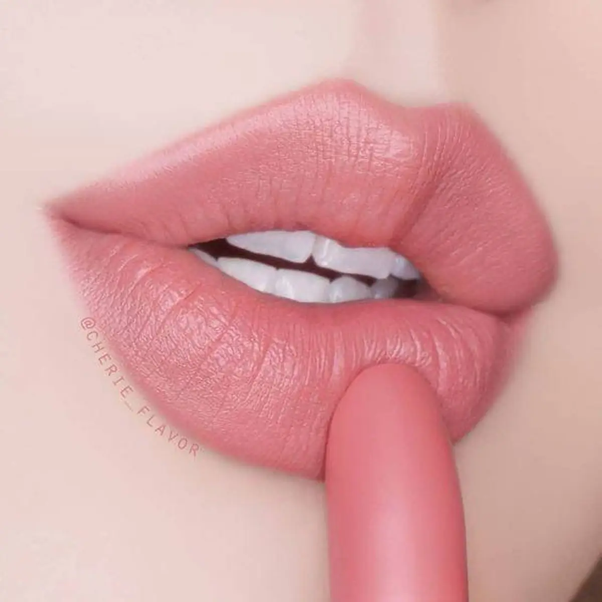 رنگ رژ لب کالباسی 