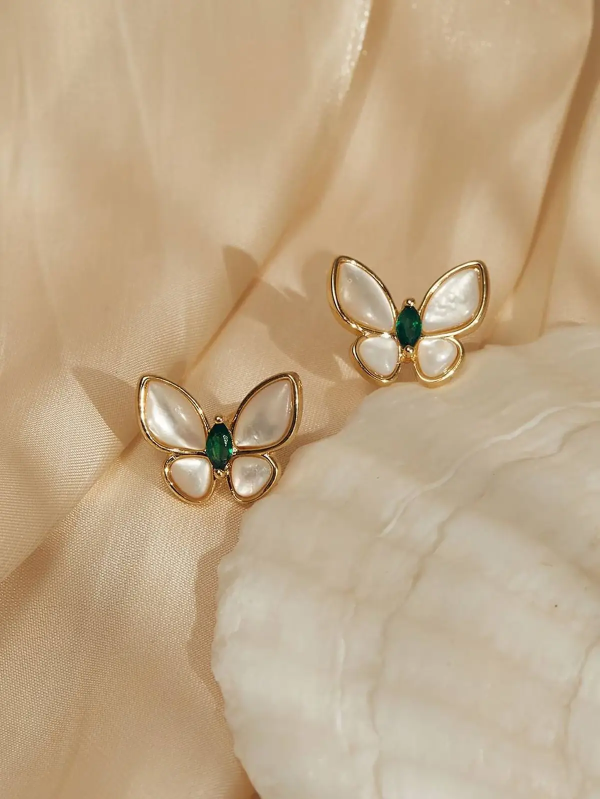 گوشواره پروانه طلا 