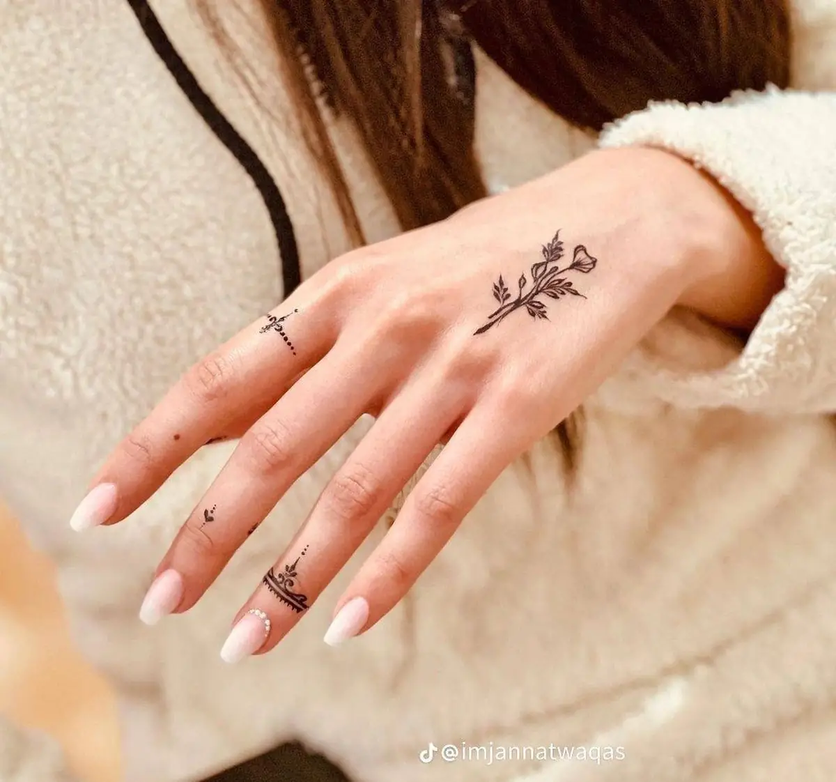  حنای پشت دست شیک
