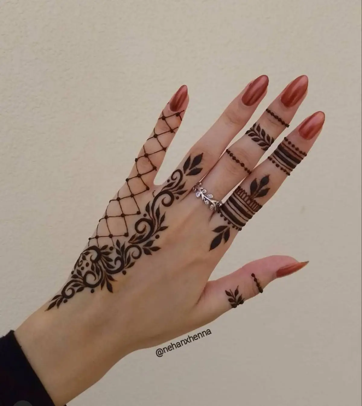 نقش حنا ساده دخترانه 