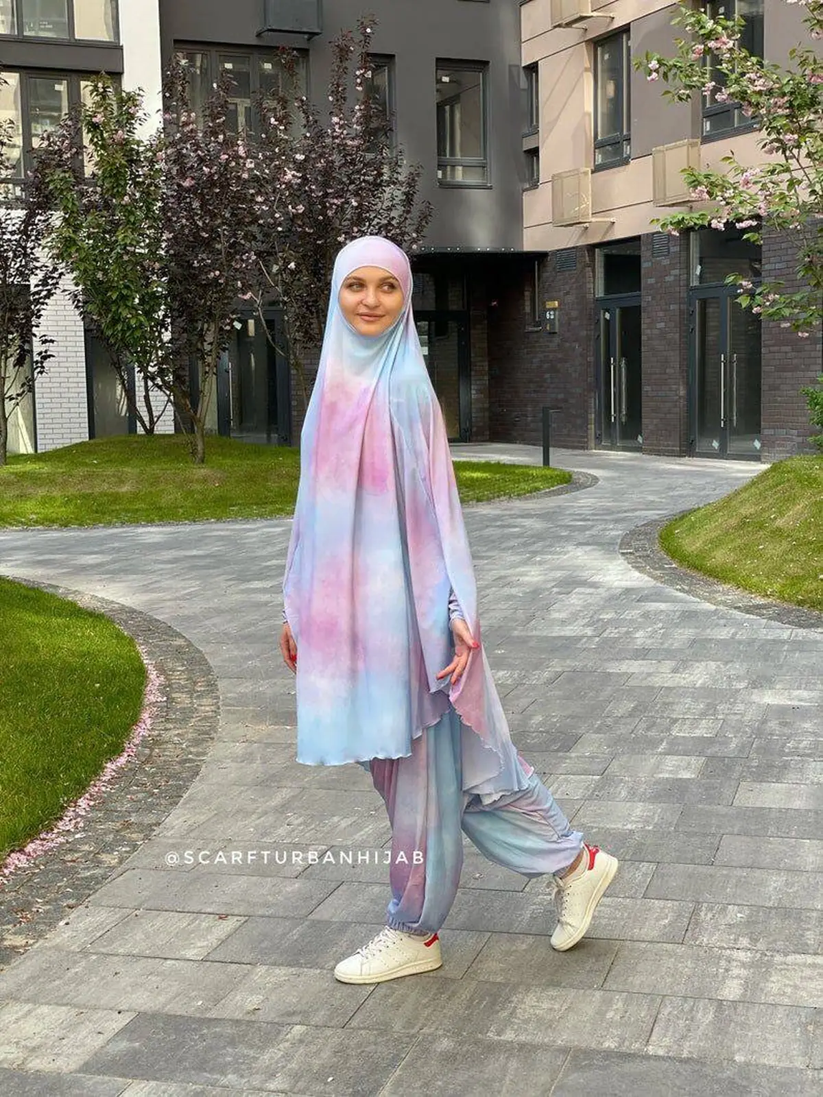 لباس ورزشی دخترانه شیک 