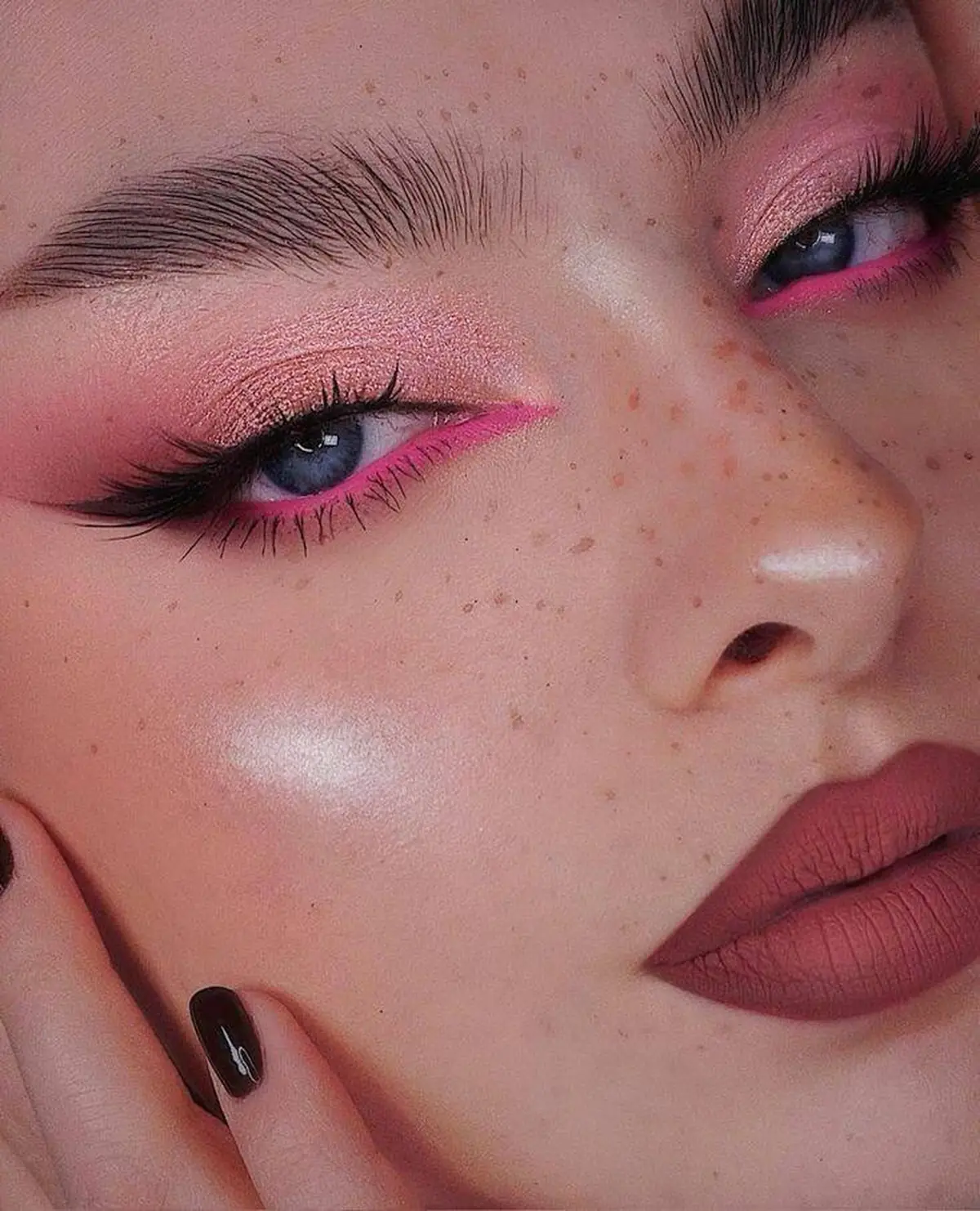 آرایش چشم رنگی 