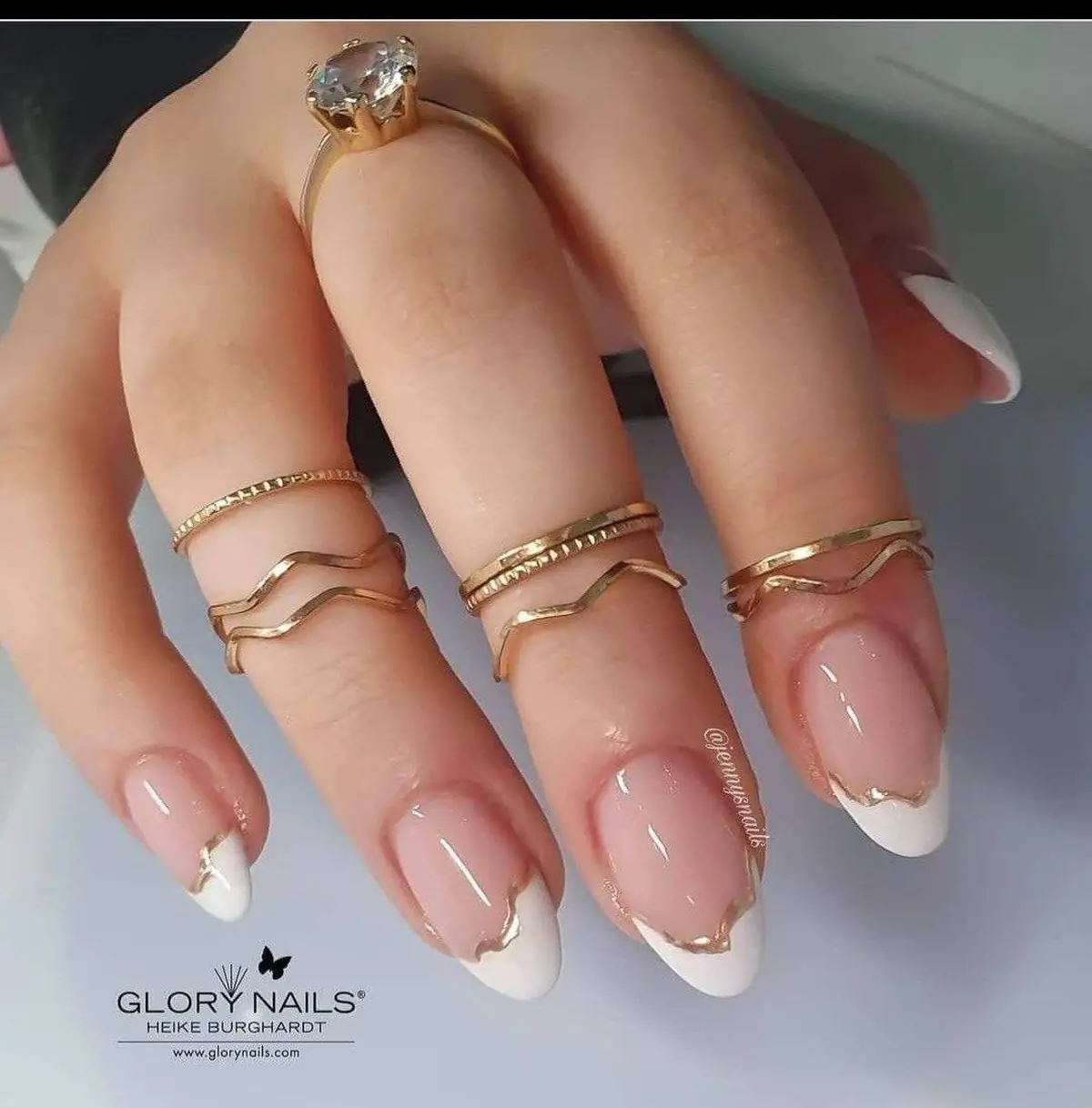 طراحی ناخن شیک و ساده 1403