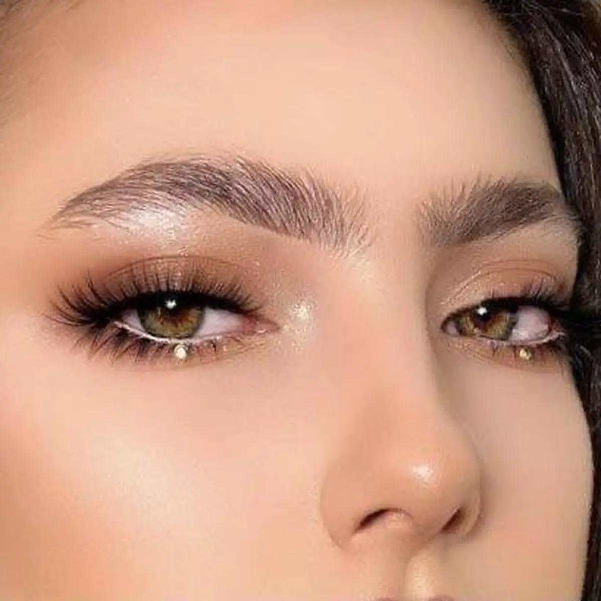 آرایش فانتزی چشم با نگین