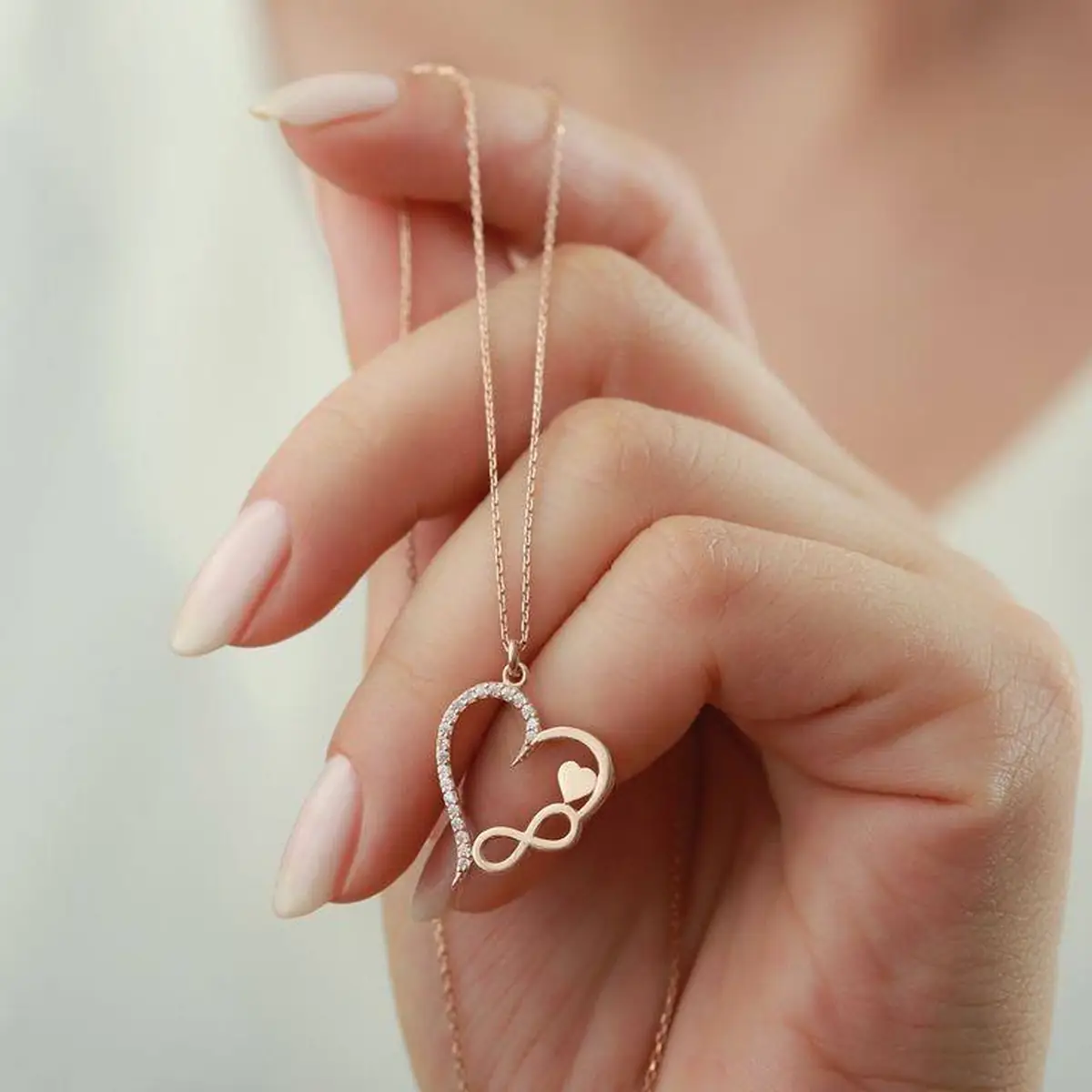 گردنبند طلا سبک دخترانه شیک
