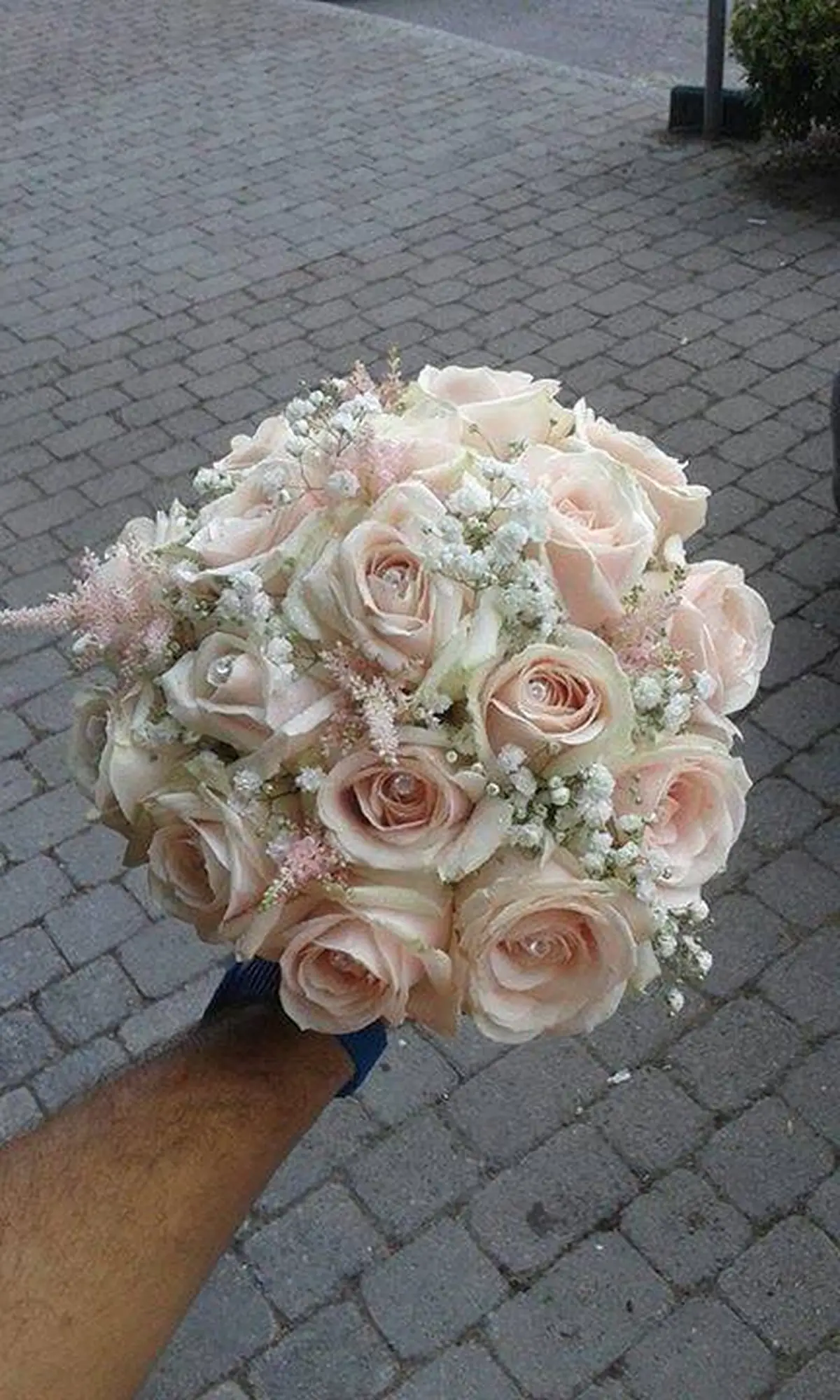 دسته گل عروس صورتی ملایم 