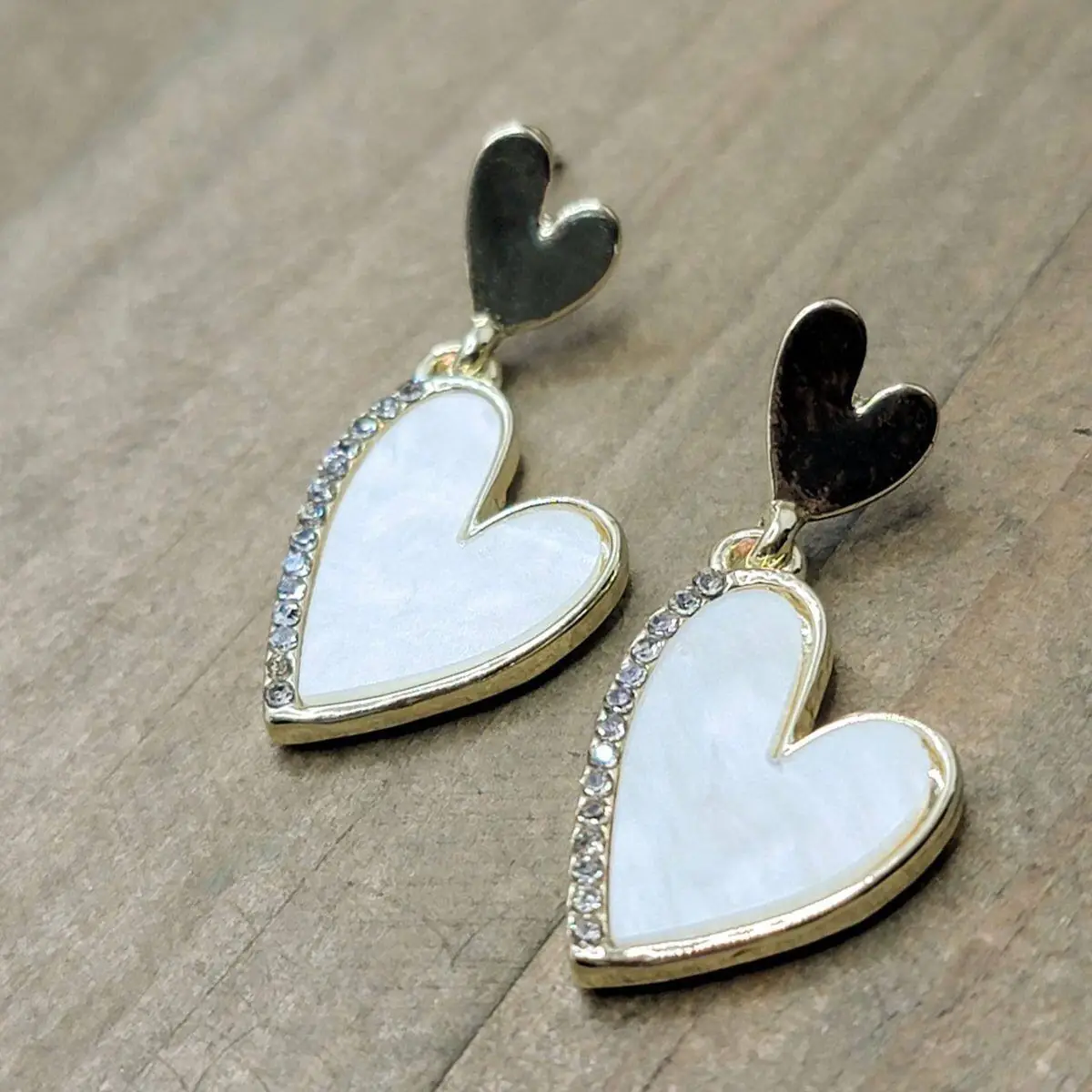 گوشواره قلبی حلقه ای سفید