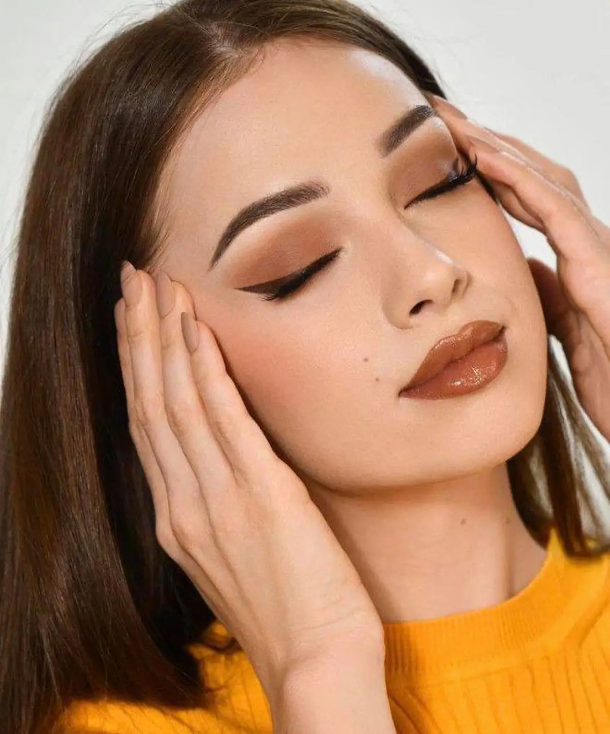 خط چشم رنگی اکلیلی 