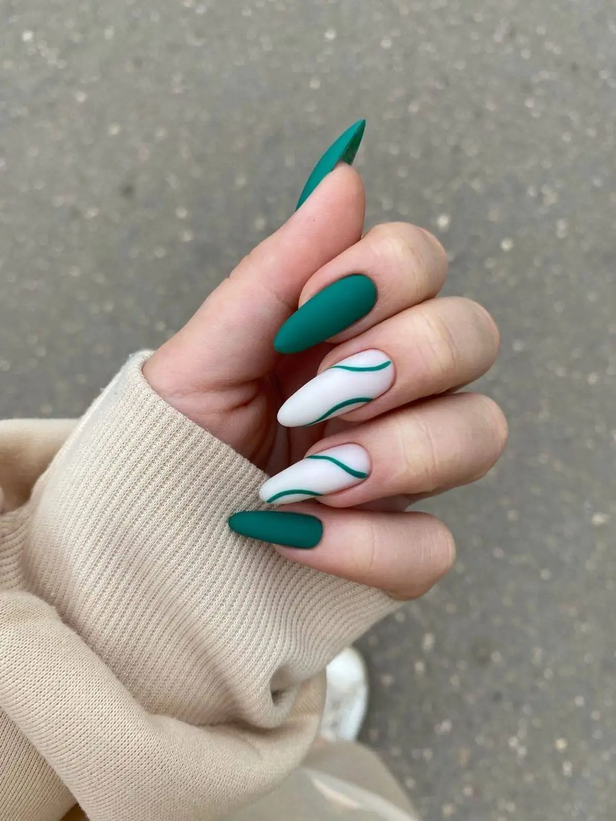 کاشت ناخن نوک تیز کوتاه 