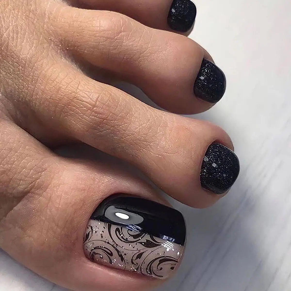 ژلیش ناخن پا مشکی 