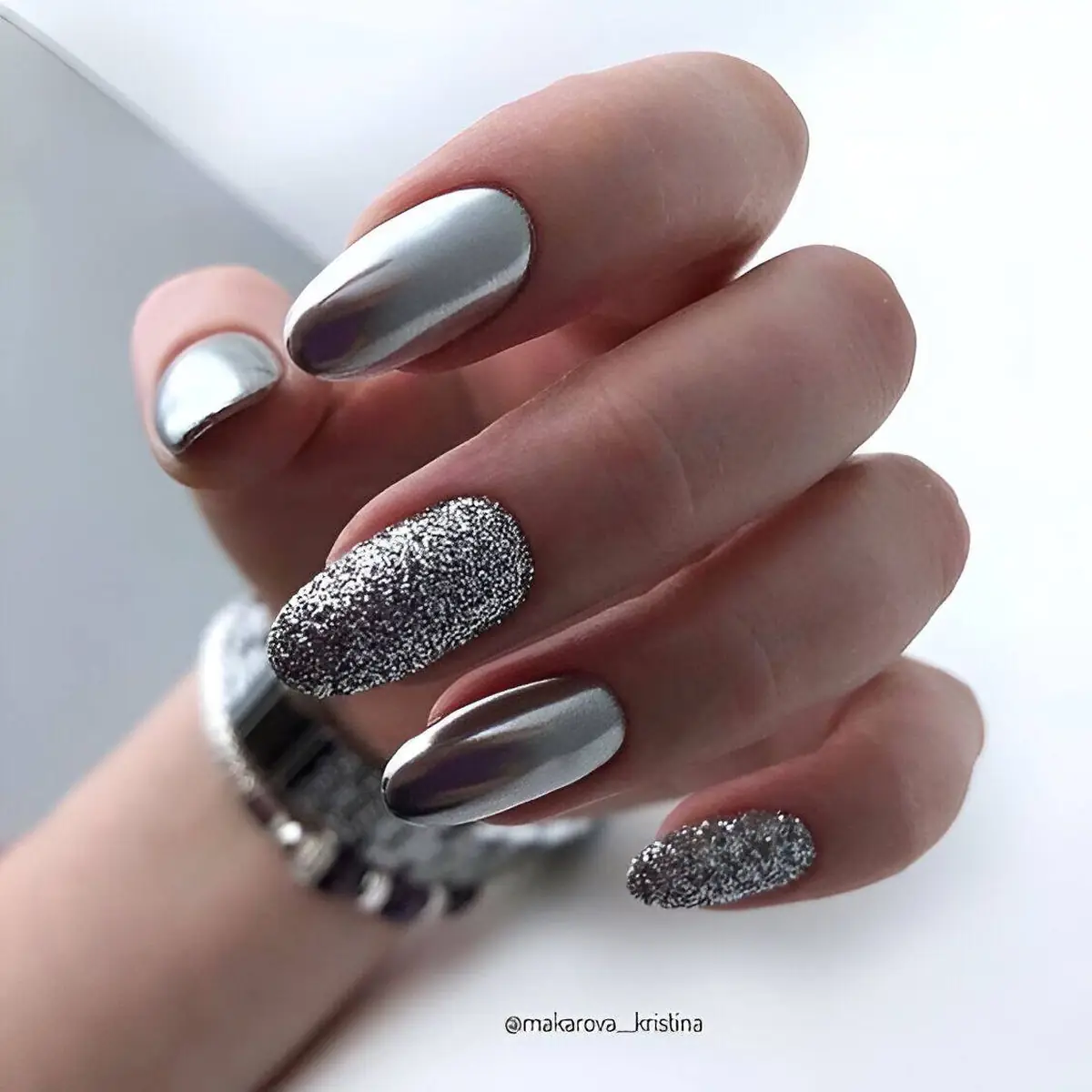 لاک نقره ای با چه رنگی ست میشه 