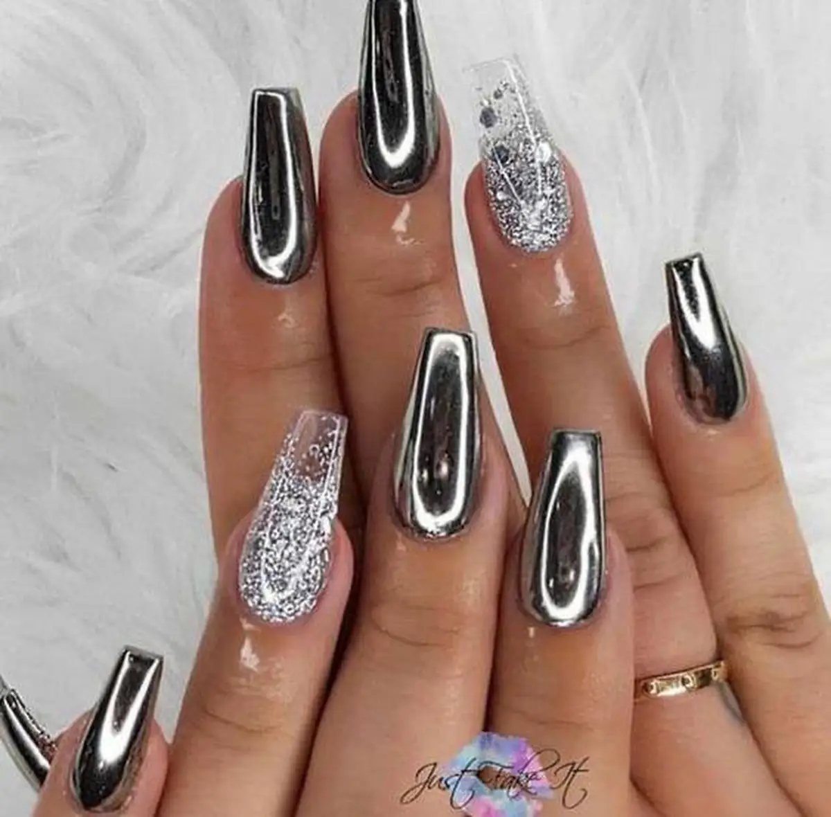 ناخن نقره ای ساده 
