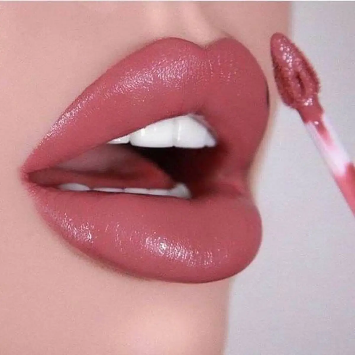 رژلب خوشرنگ زنانه زیبا