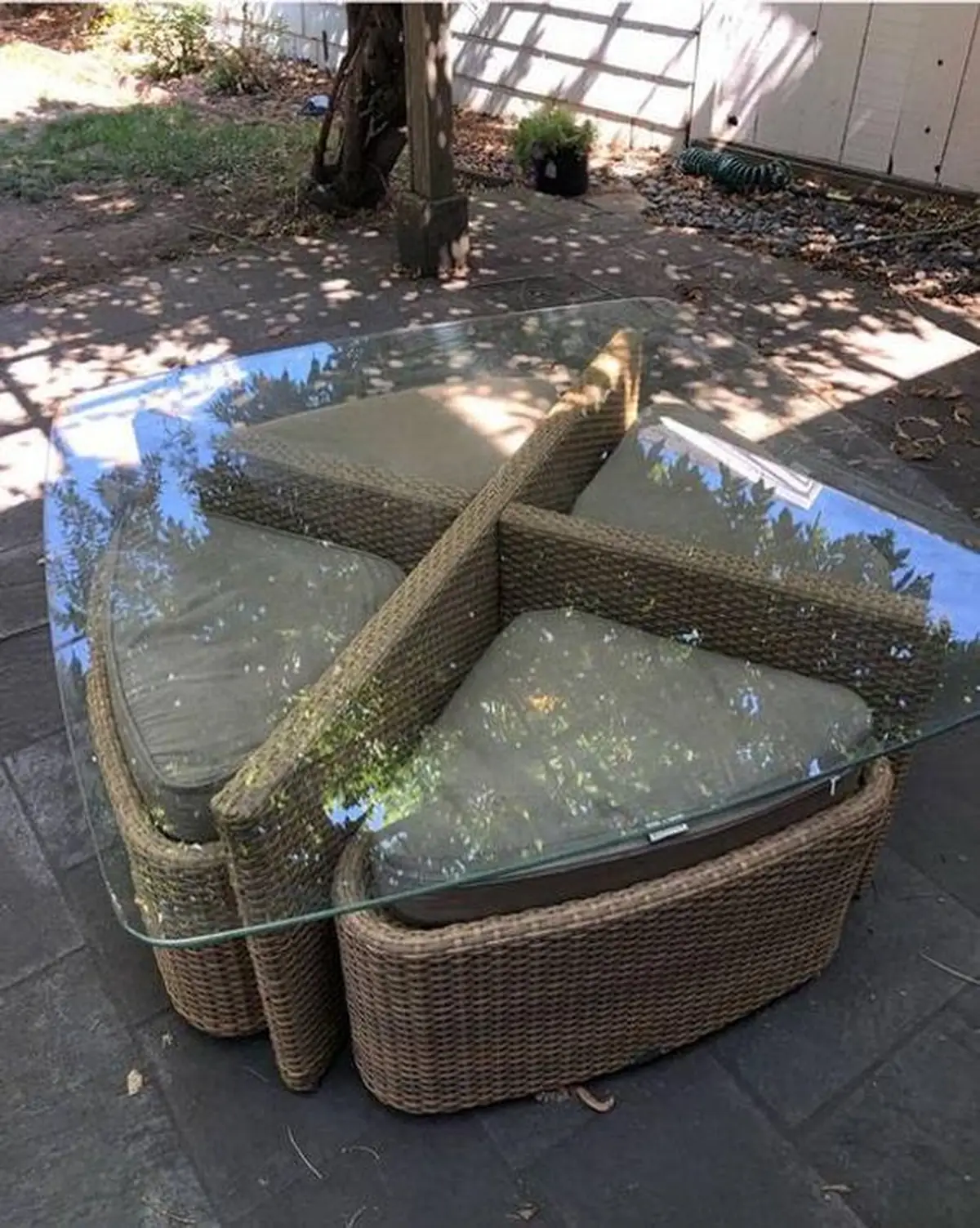 میز ناهار خوری کوچک و شیک