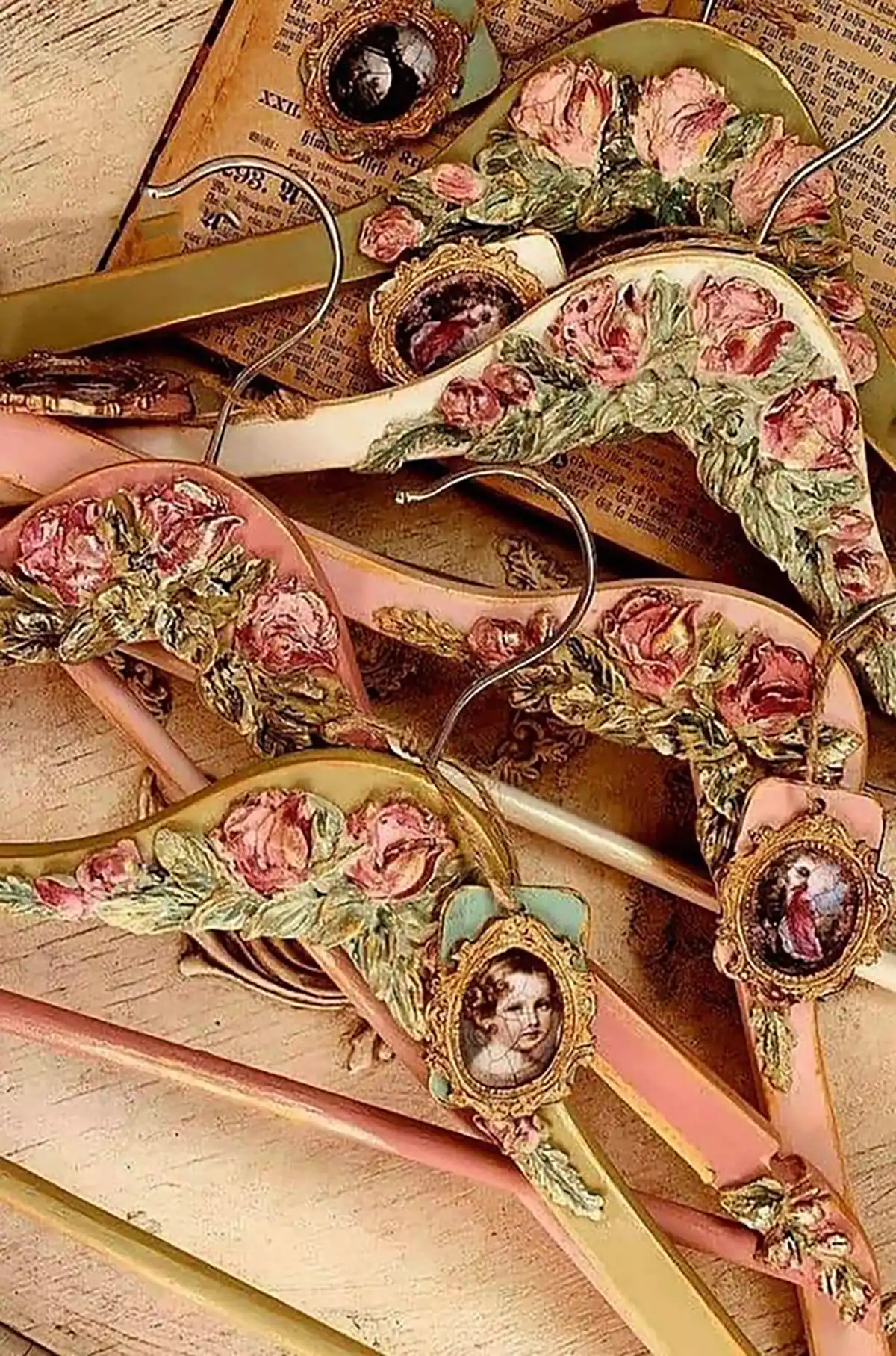 گیره آویز لباس چوبی