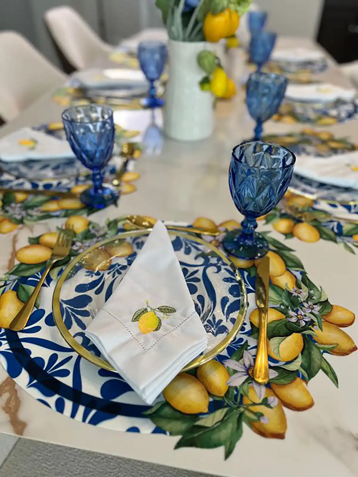 چیدمان میز ناهار خوری شش نفره