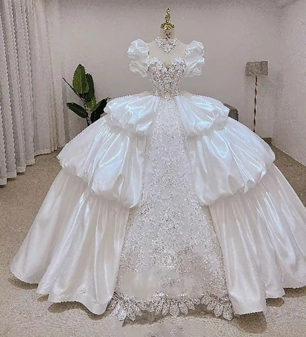 لباس عروس دنباله دار پرنسسی 