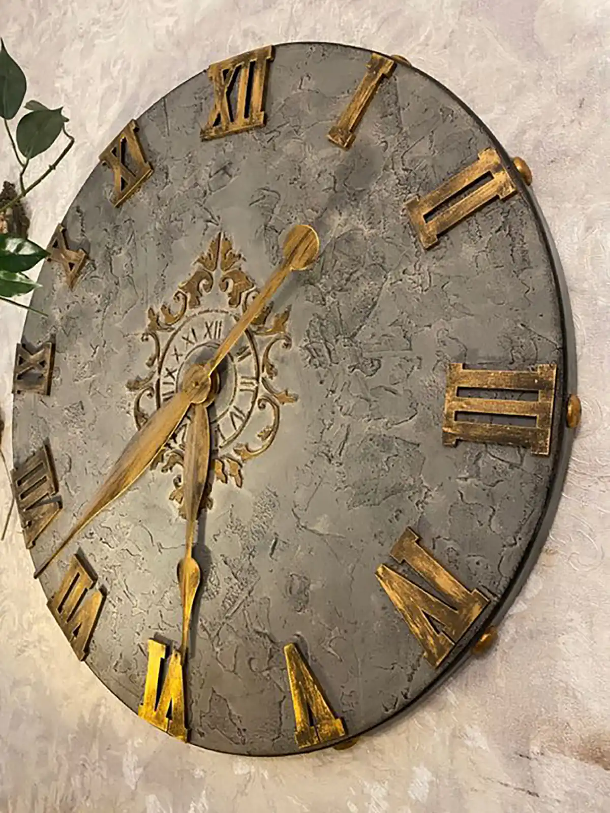 ساعت دیواری چوبی مدرن