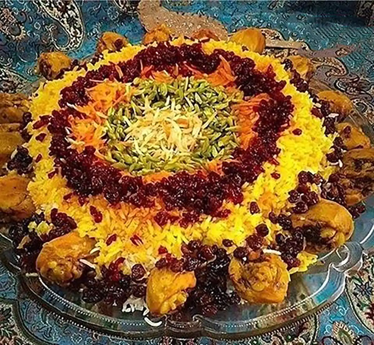 تزیین مرغ تکه شده 