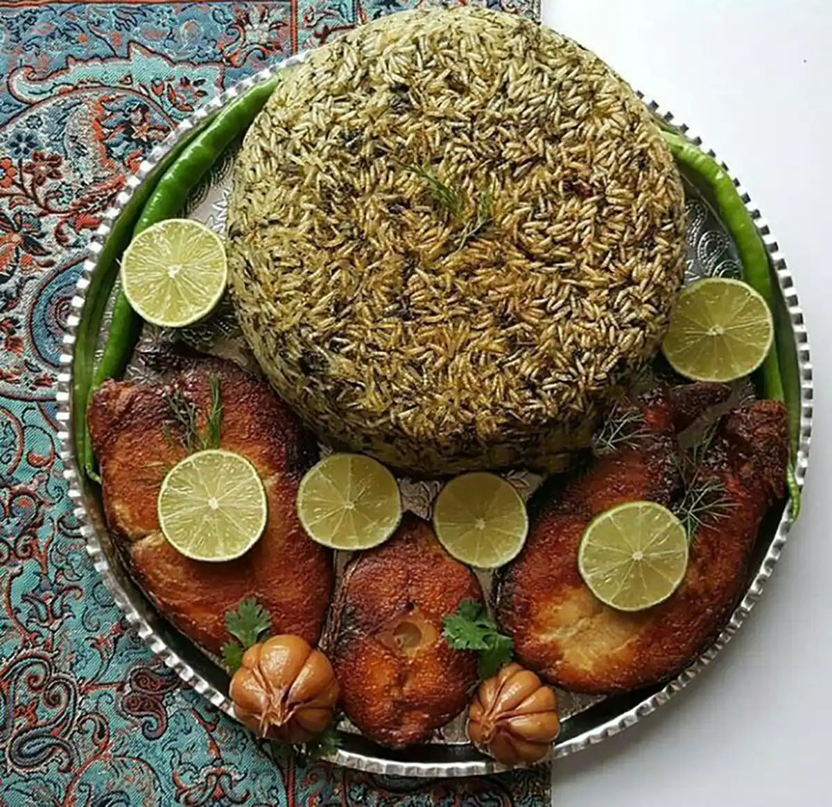تزیین ماهی با برنج 