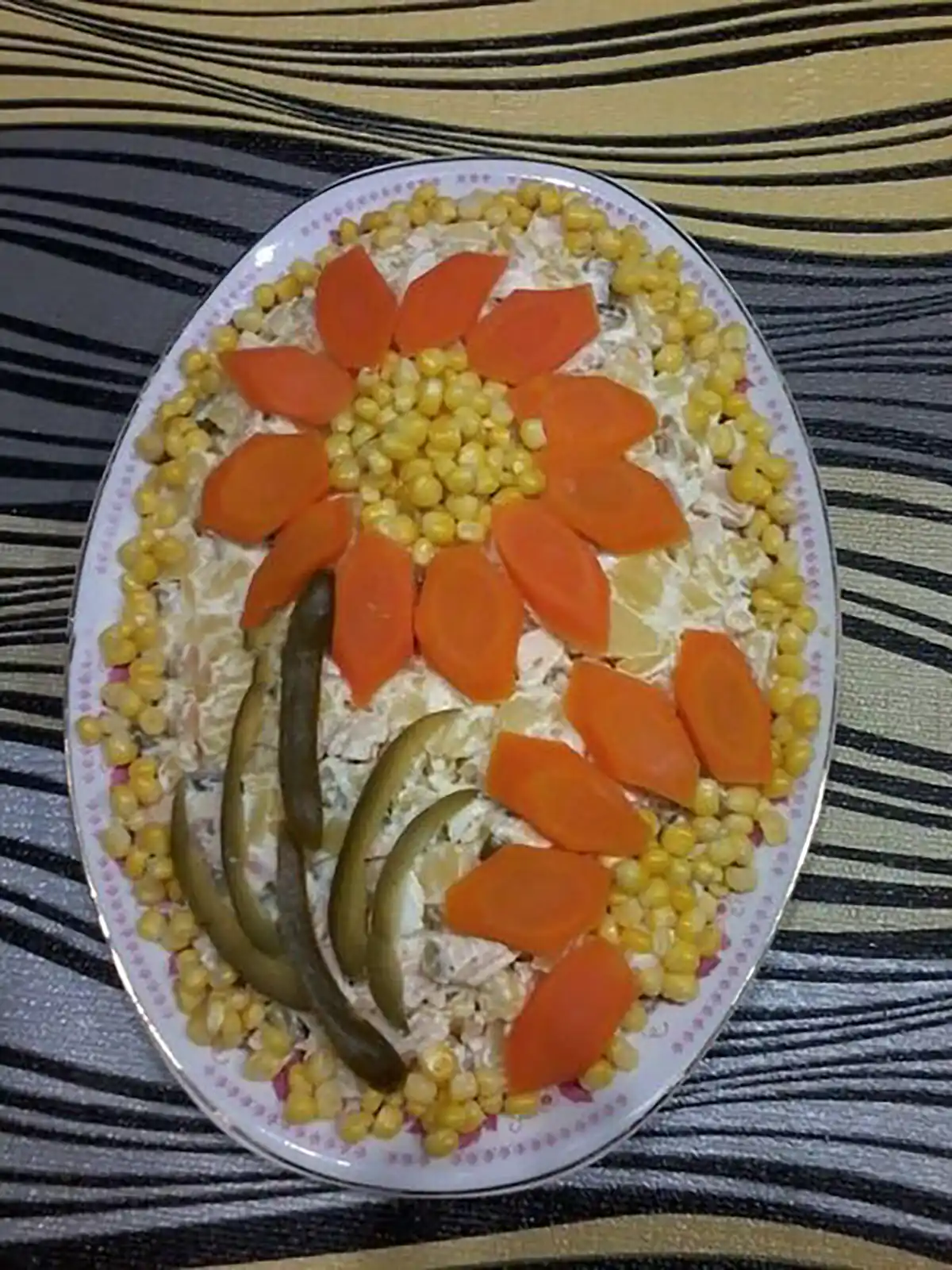 تزیین سالاد الویه با نان تست 