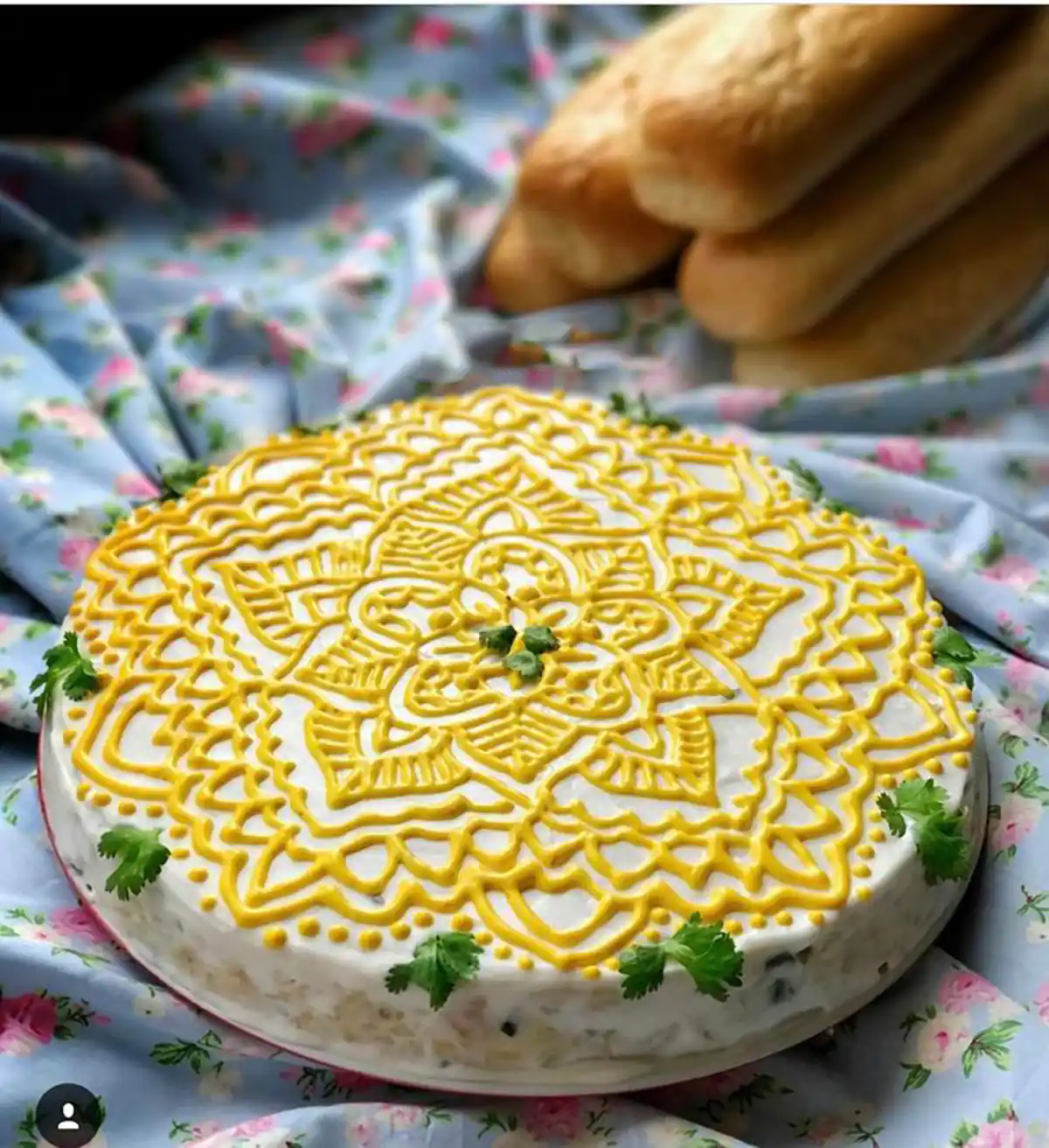 تزیین سالاد الویه با گوجه گیلاسی