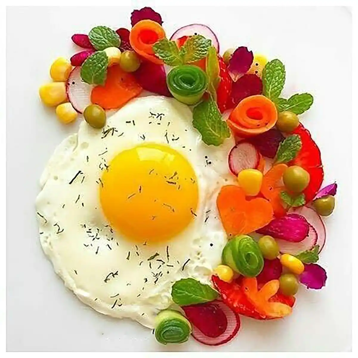 تزیین تخم مرغ آب پز ساده 