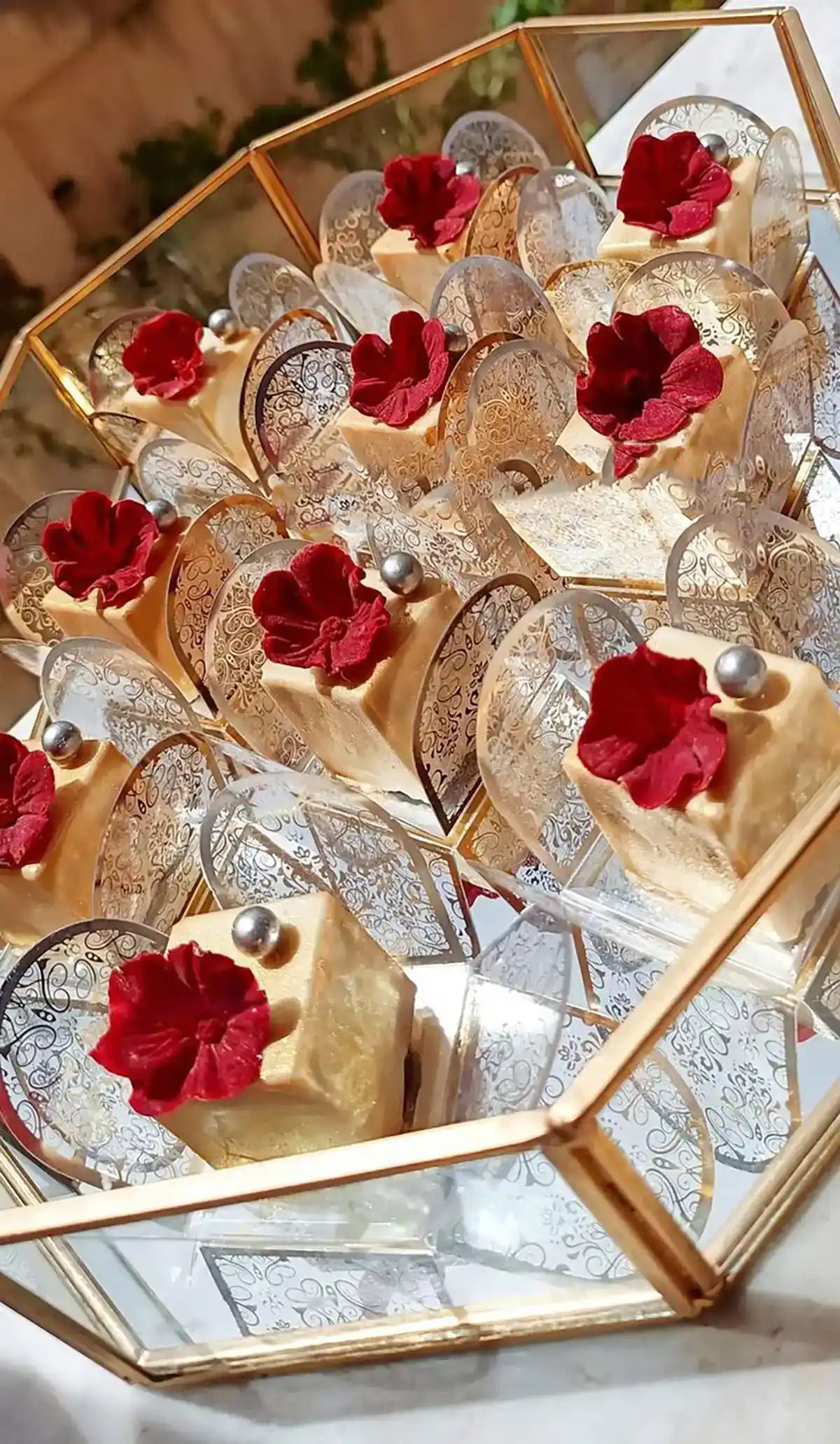 طرز تهیه کیک خامه ای موز و گردو 