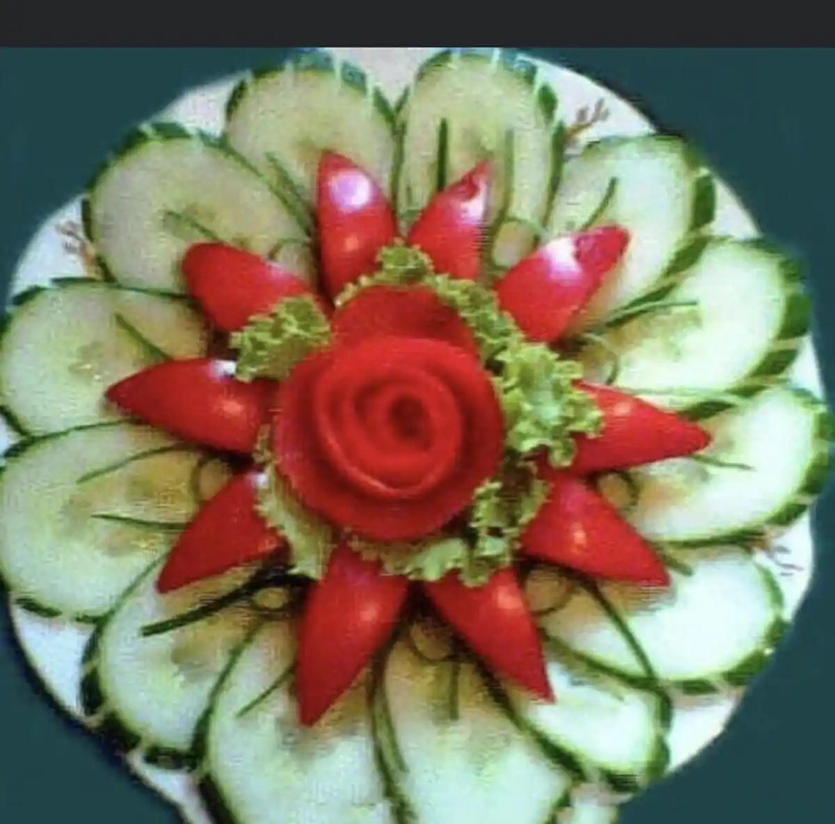 تزیین سالاد برای مهمانی 