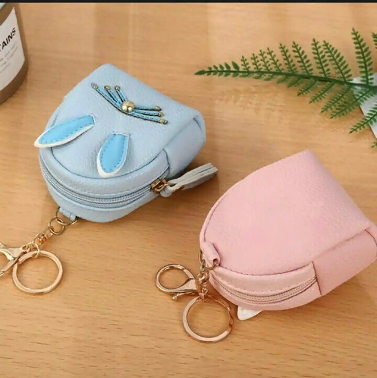 آویز کیف به انگلیسی