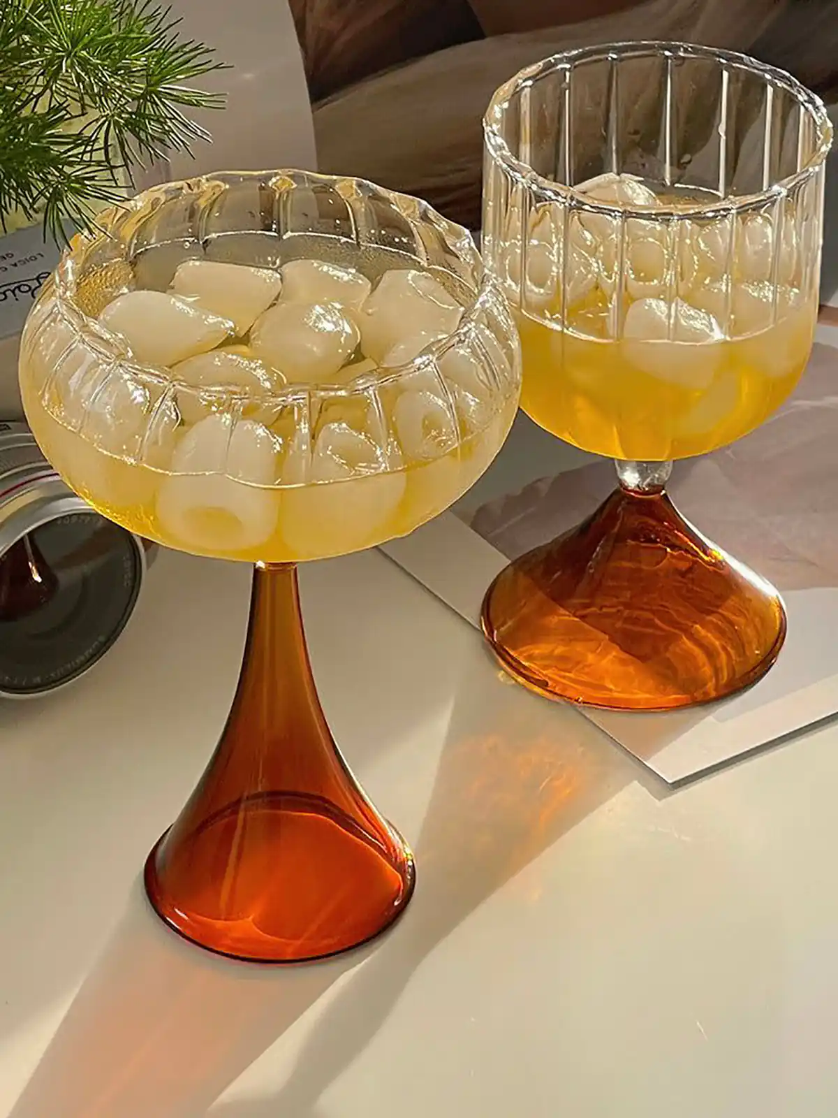 لیوان پایه دار شیشه ای