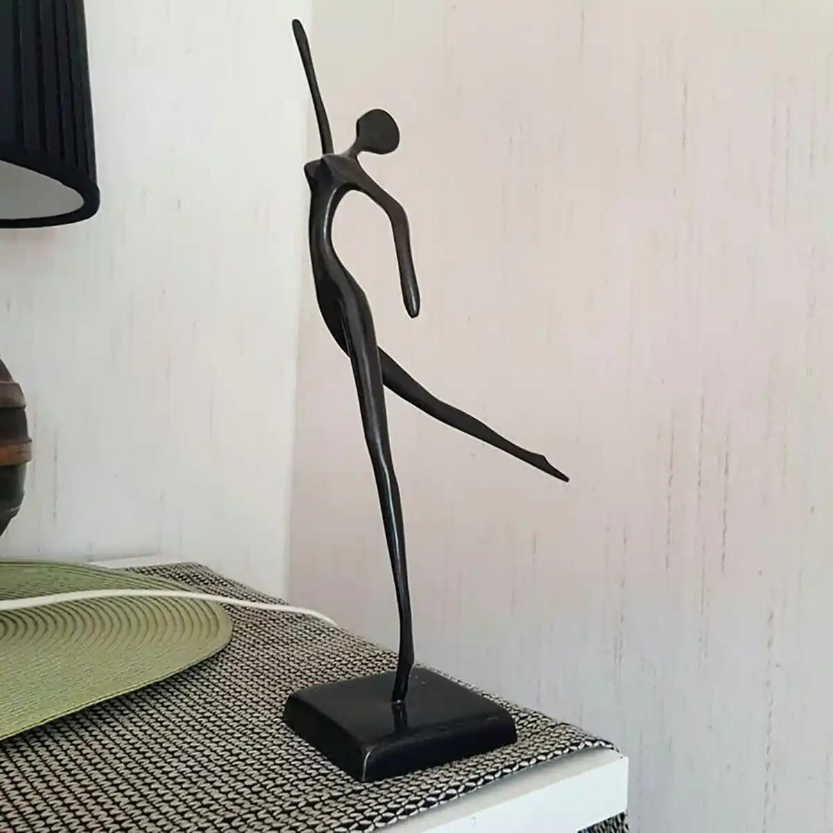 مجسمه فلزی مینیمال