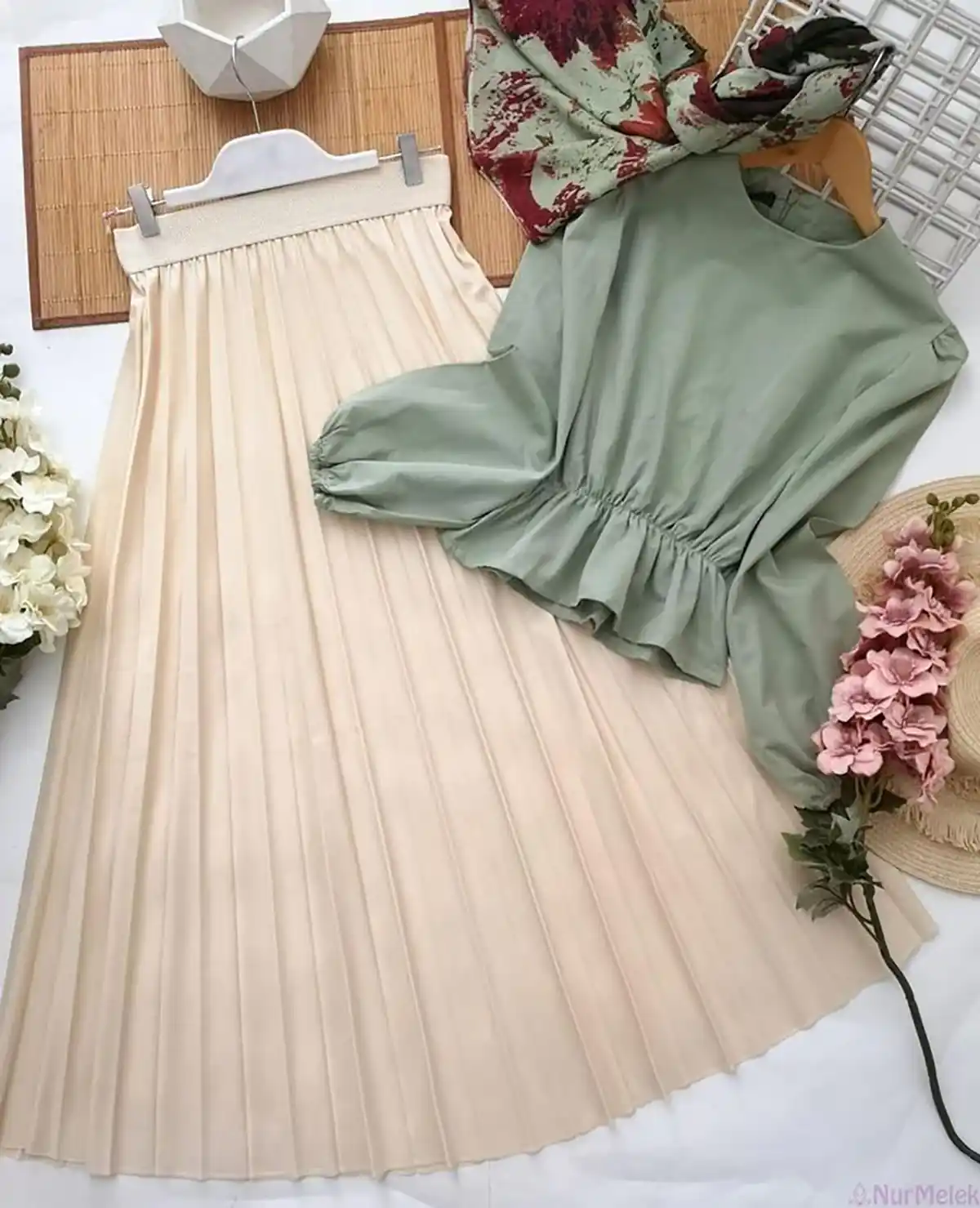 دامن پلیسه مشکی
