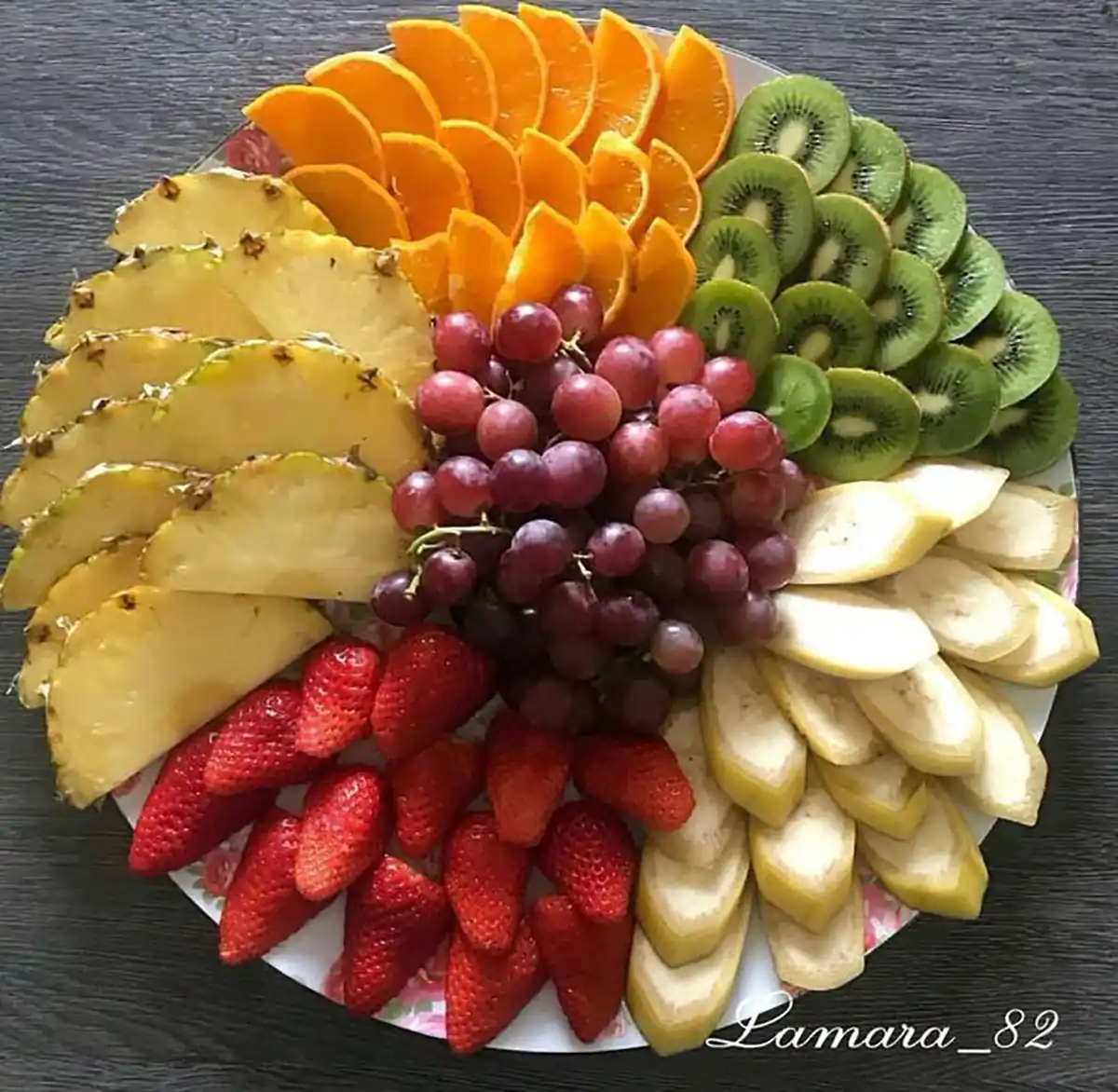 تزیین میوه های پاییزی برای مدرسه