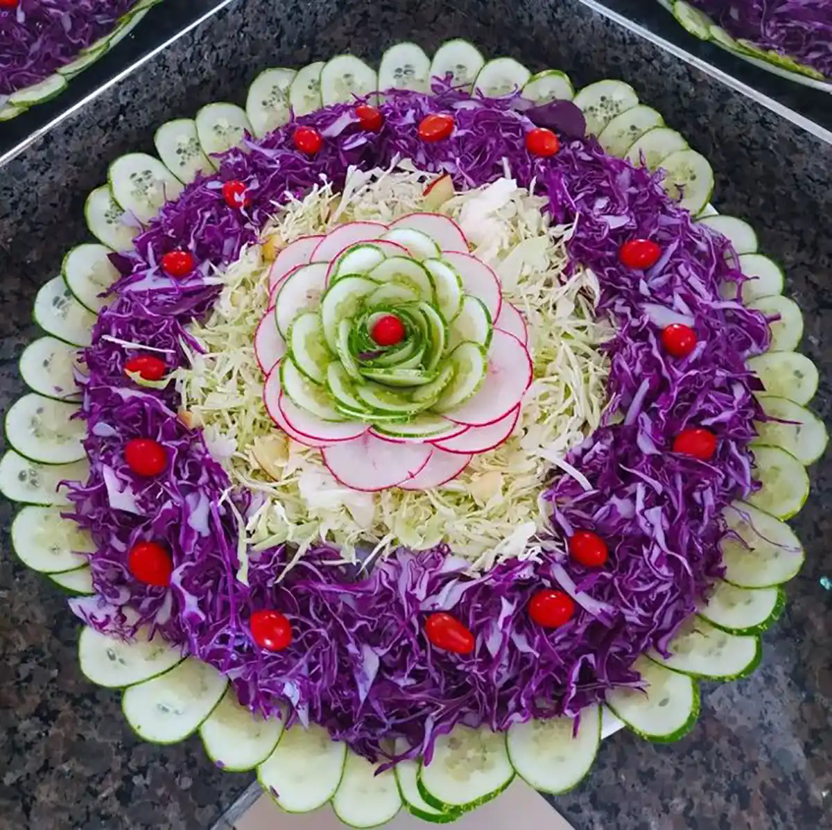تزیین سالاد برای مهمانی 