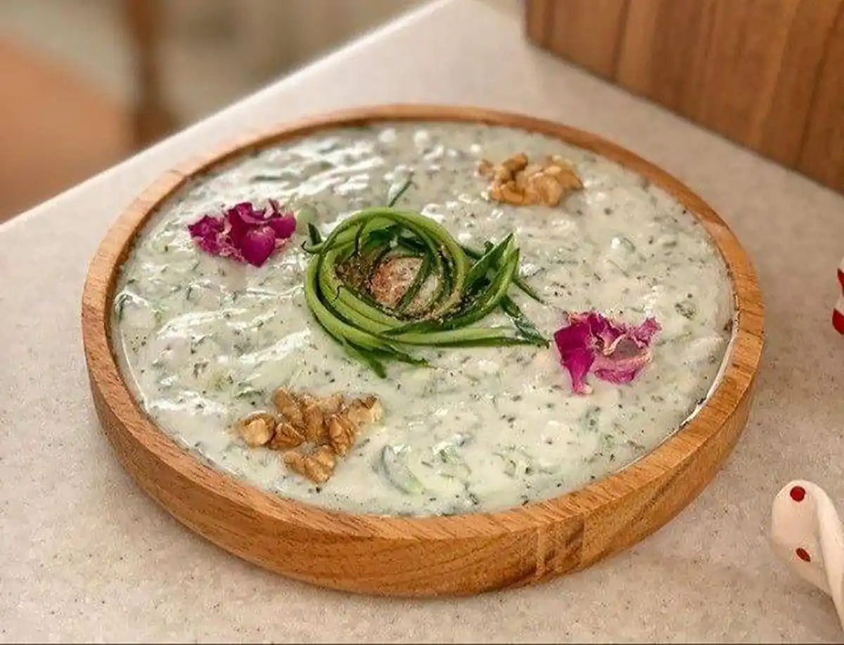 تزیین ماست برای مهمانی تزیین سالاد کاهو تزیین سالاد شیرازی انواع ماست برای مهمانی
