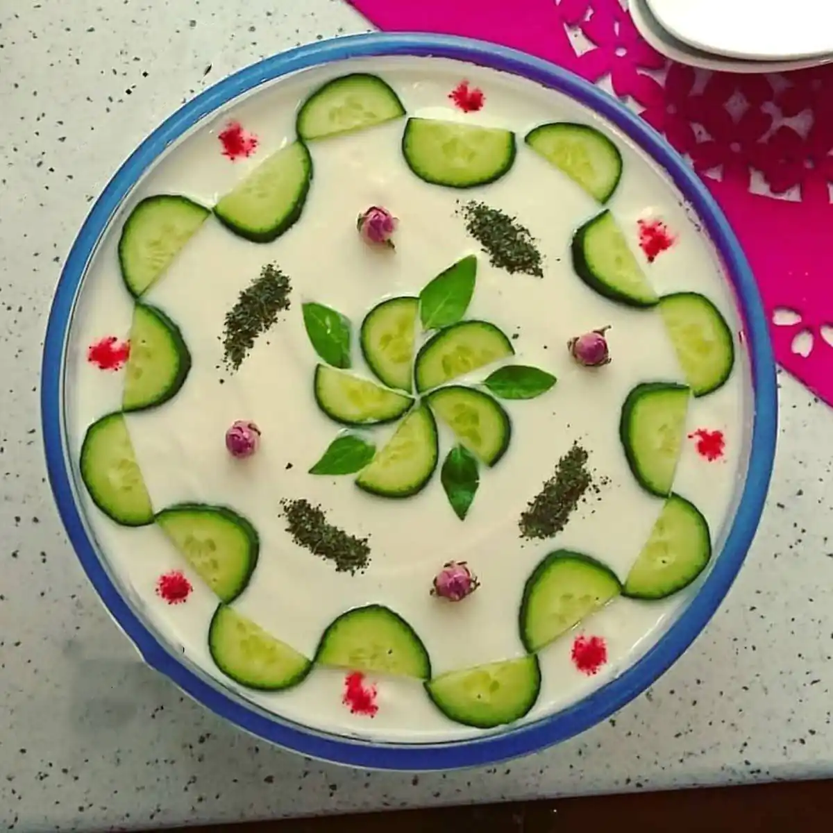 تزیین ماست برای مهمانی تزیین سالاد کاهو تزیین سالاد شیرازی انواع ماست برای مهمانی