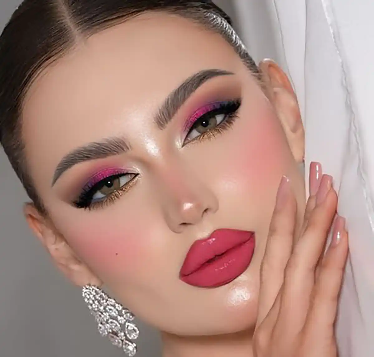 آرایش دخترانه ساده و شیک برای عروسی میکاپ دخترانه برای عروسی ارایش صورت خیلی ساده و شیک ارایش ساده آموزش آرایش صورت در خانه اموزش میکاپ دخترانه برای عروسی 