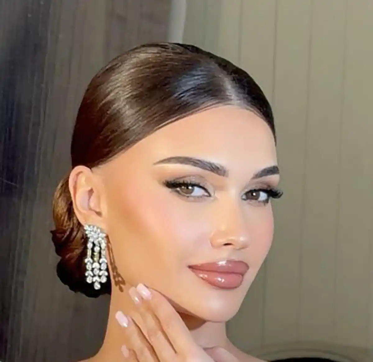 میکاپ دخترانه برای عروسی آرایش ساده دخترانه اموزش میکاپ دخترانه برای عروسی آموزش آرایش صورت در خانه آرایش ملایم دخترانه ارایش عروسی