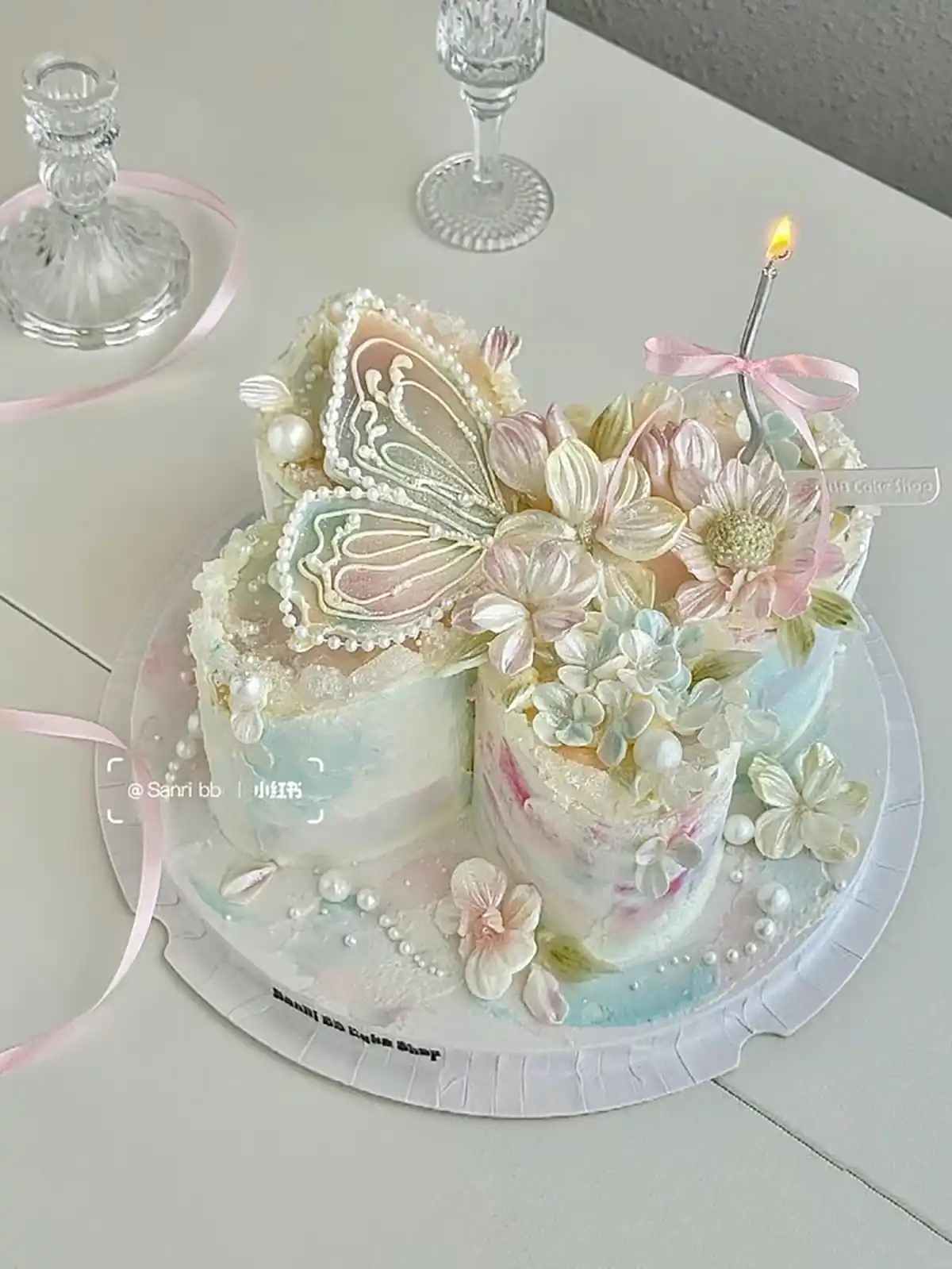 کیک سالگره دخترانه کیک دخترانه فانتزی کیک تولد خاص دخترانه کیک پروانه ای سفید کیک تولد ساده و شیک کیک تولد لاکچری