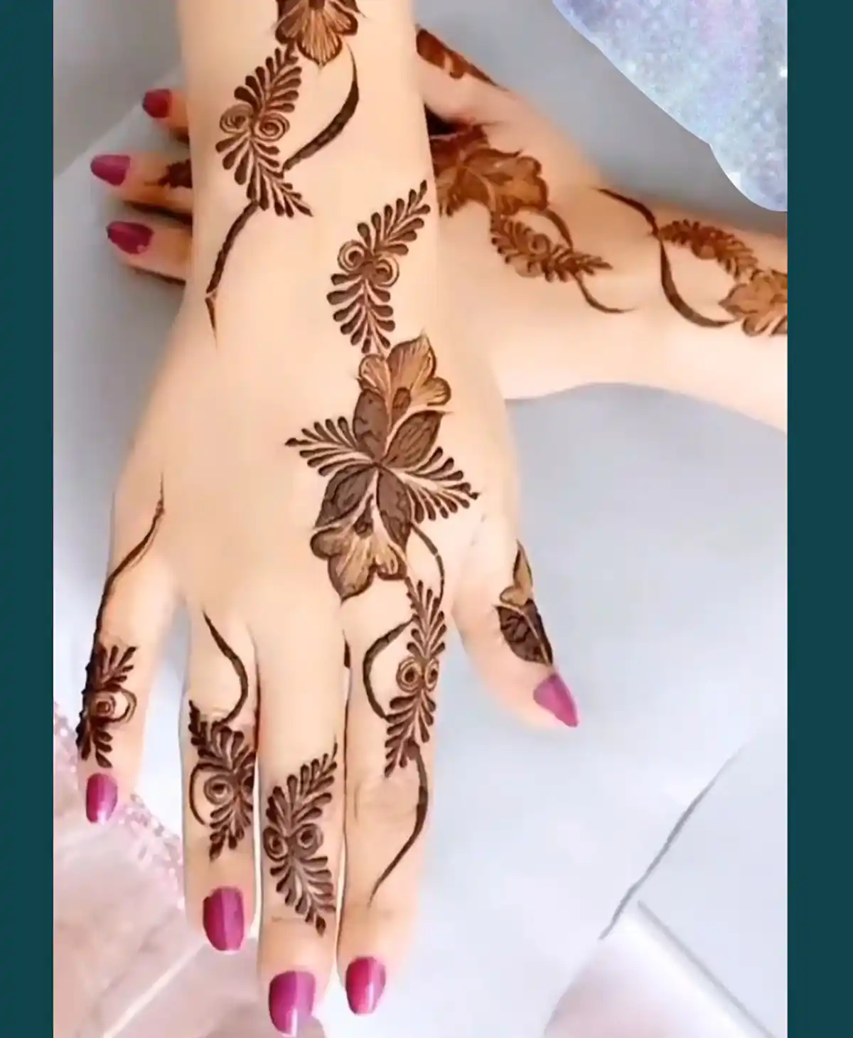 عکس نقش حنا جدید نقش حنا عربی شیک دخترانه نقش حنا ساده دخترانه نقش حنا ساده و شیک نقش خینه دخترانه طرح حنا ساده روی انگشت