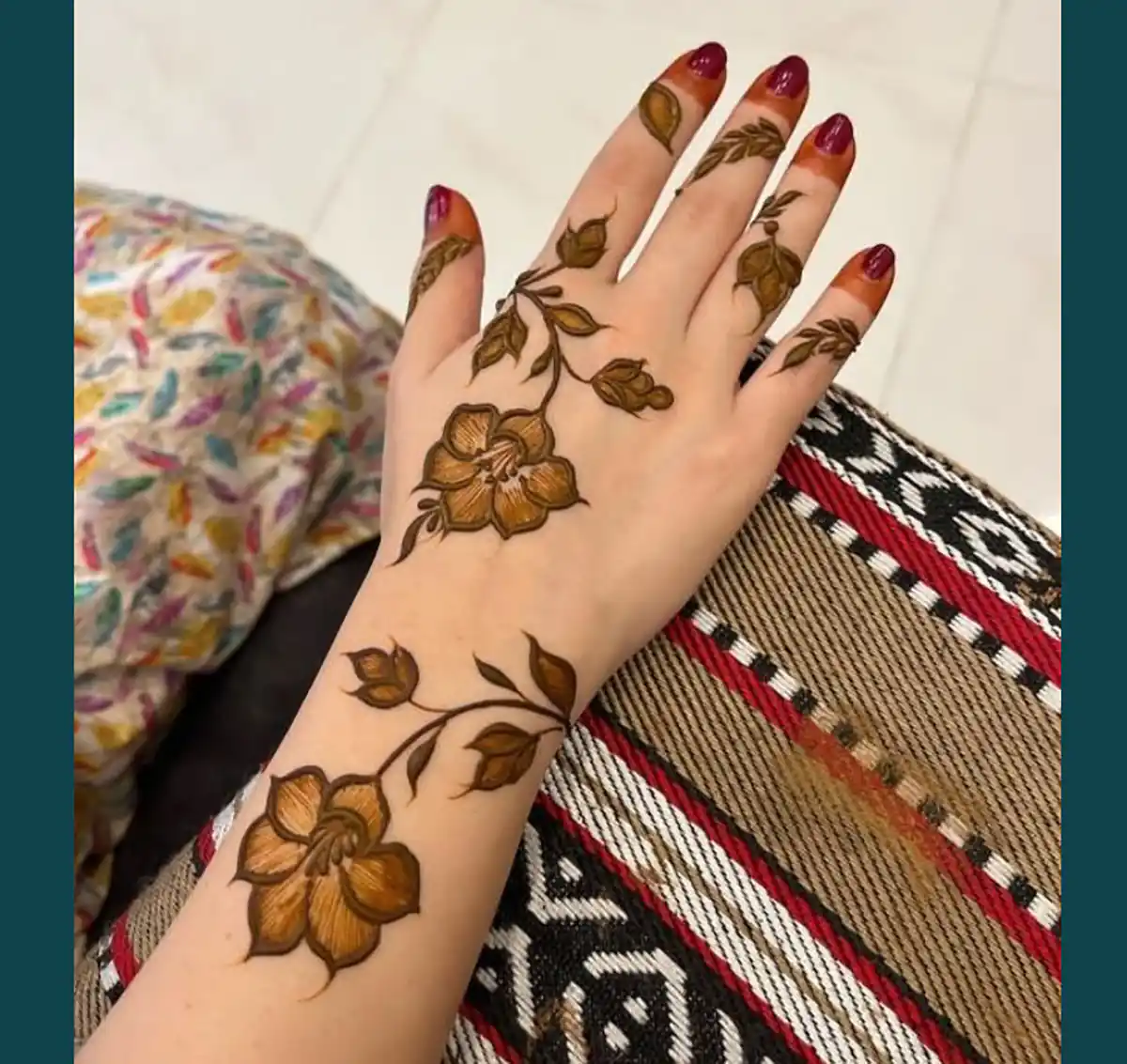 عکس نقش حنا جدید نقش حنا عربی شیک دخترانه نقش حنا ساده دخترانه نقش حنا ساده و شیک نقش خینه دخترانه طرح حنا ساده روی انگشت