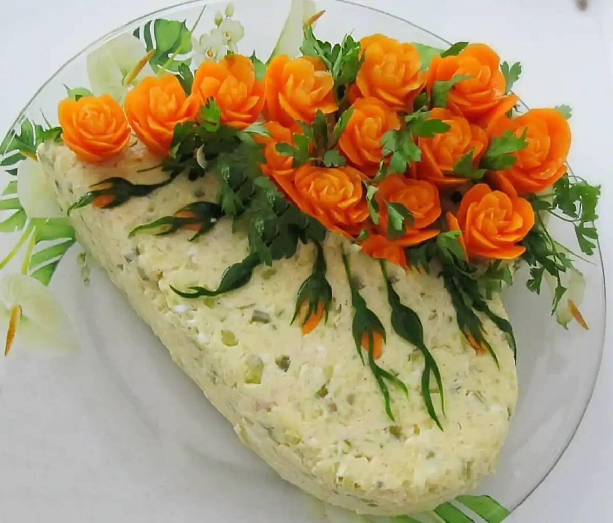 تزیین سالاد الویه ساده و شیک تزیین سالاد الویه مجلسی تزیین سالاد الویه با گوجه و خیارشور تزیین سالاد الویه تک نفره تزیین سالاد الویه با گوجه گیلاسی تزیین سالاد الویه با نان تست 