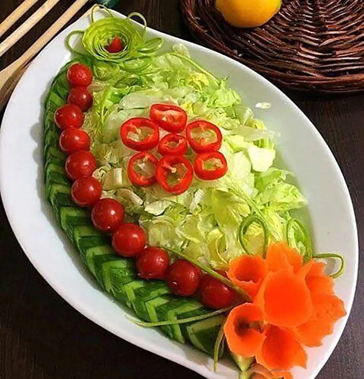 تزیین سالاد مهمانی